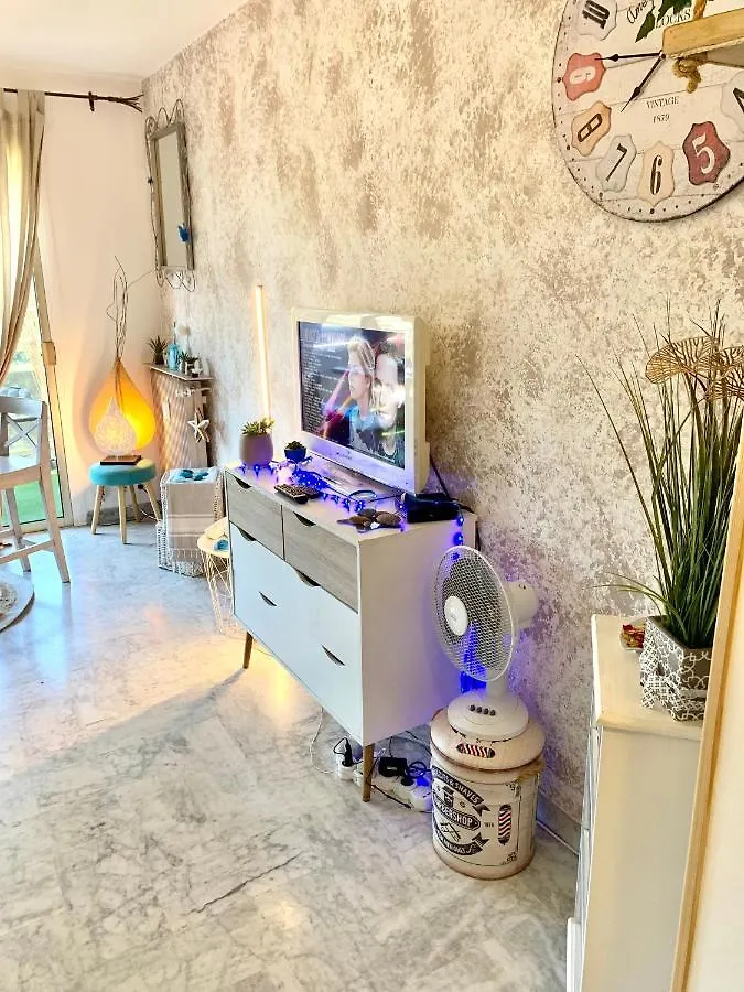 Luxurious Studio In Cannes 450M From Sea With Terrace And Air Conditioning And Private Parking 法国